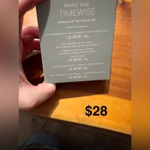 Mary Kay miracle 3-D the go set